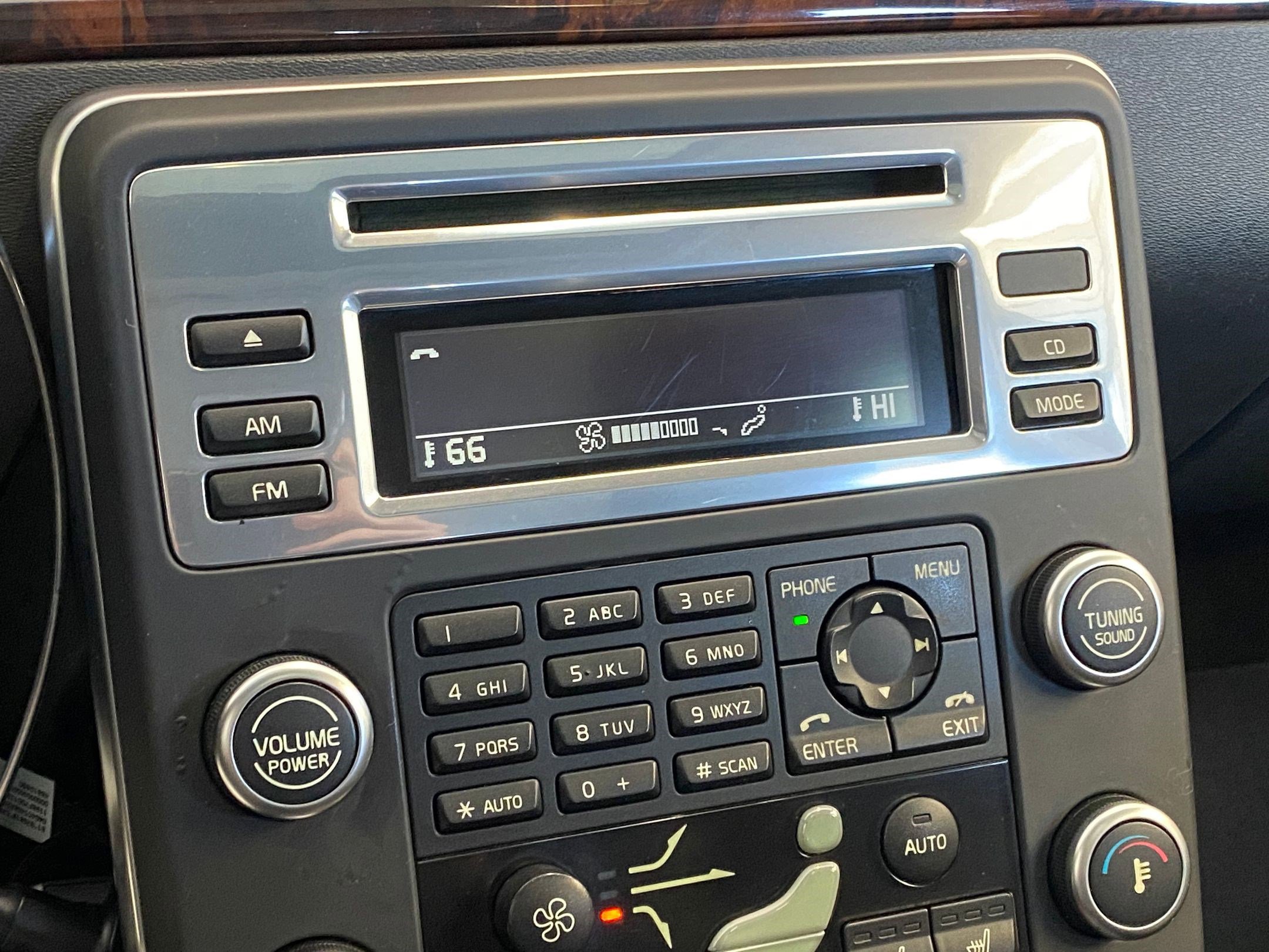 Used 2011 Volvo XC70 3.2 image 26