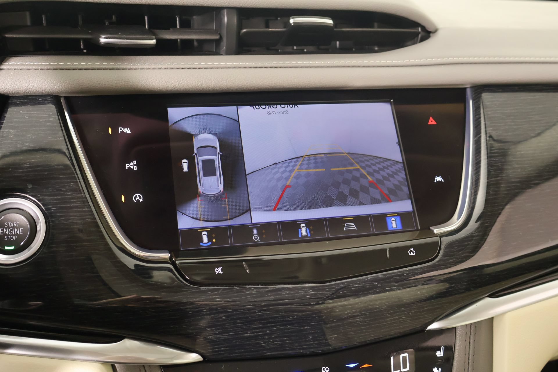 Used 2025 Cadillac XT6 Premium Luxury w/ Technology Package FWD image 6