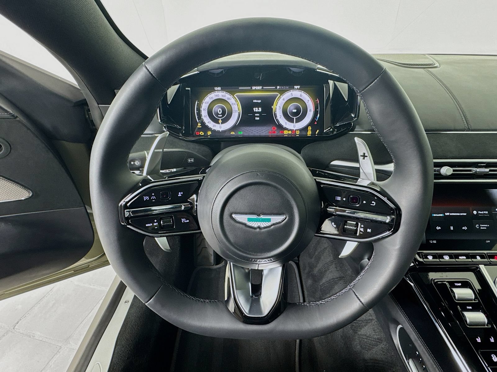 Used 2025 Aston Martin V8 Vantage Coupe RWD image 11