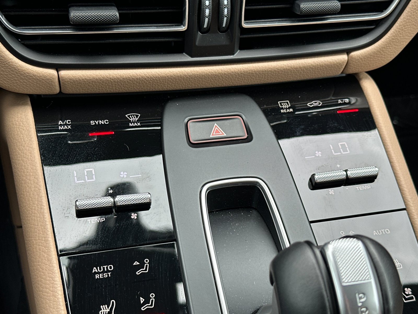 Certified 2026 Porsche Macan AWD/4WD image 18
