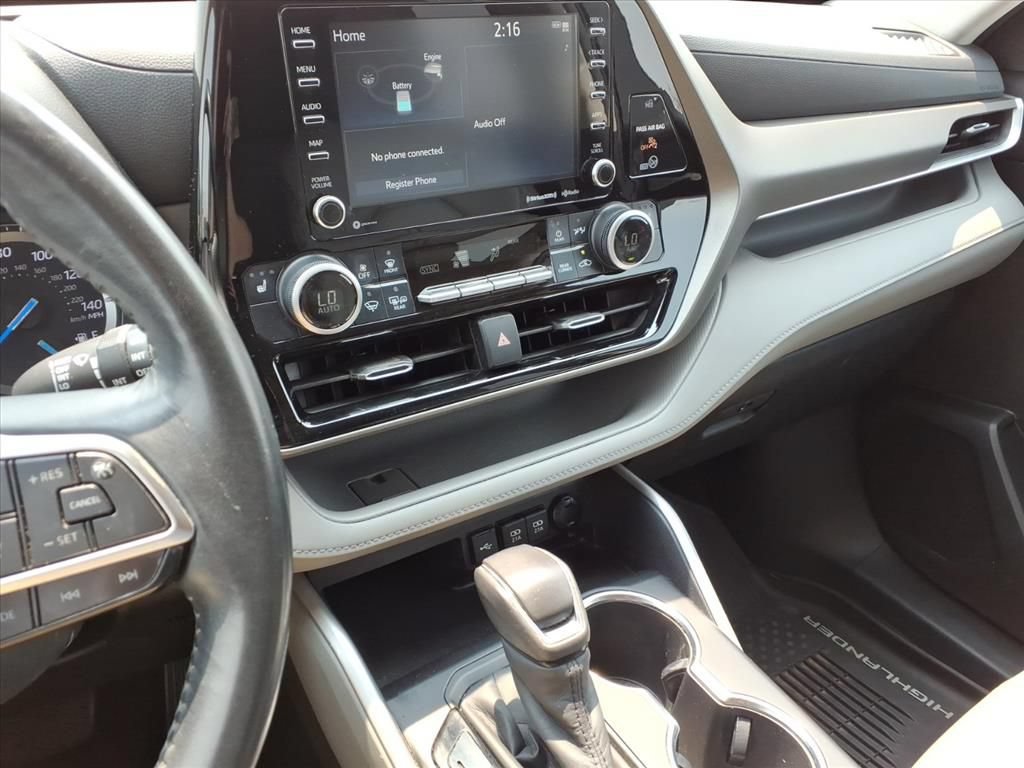 Used 2020 Toyota Highlander XLE AWD/4WD image 30