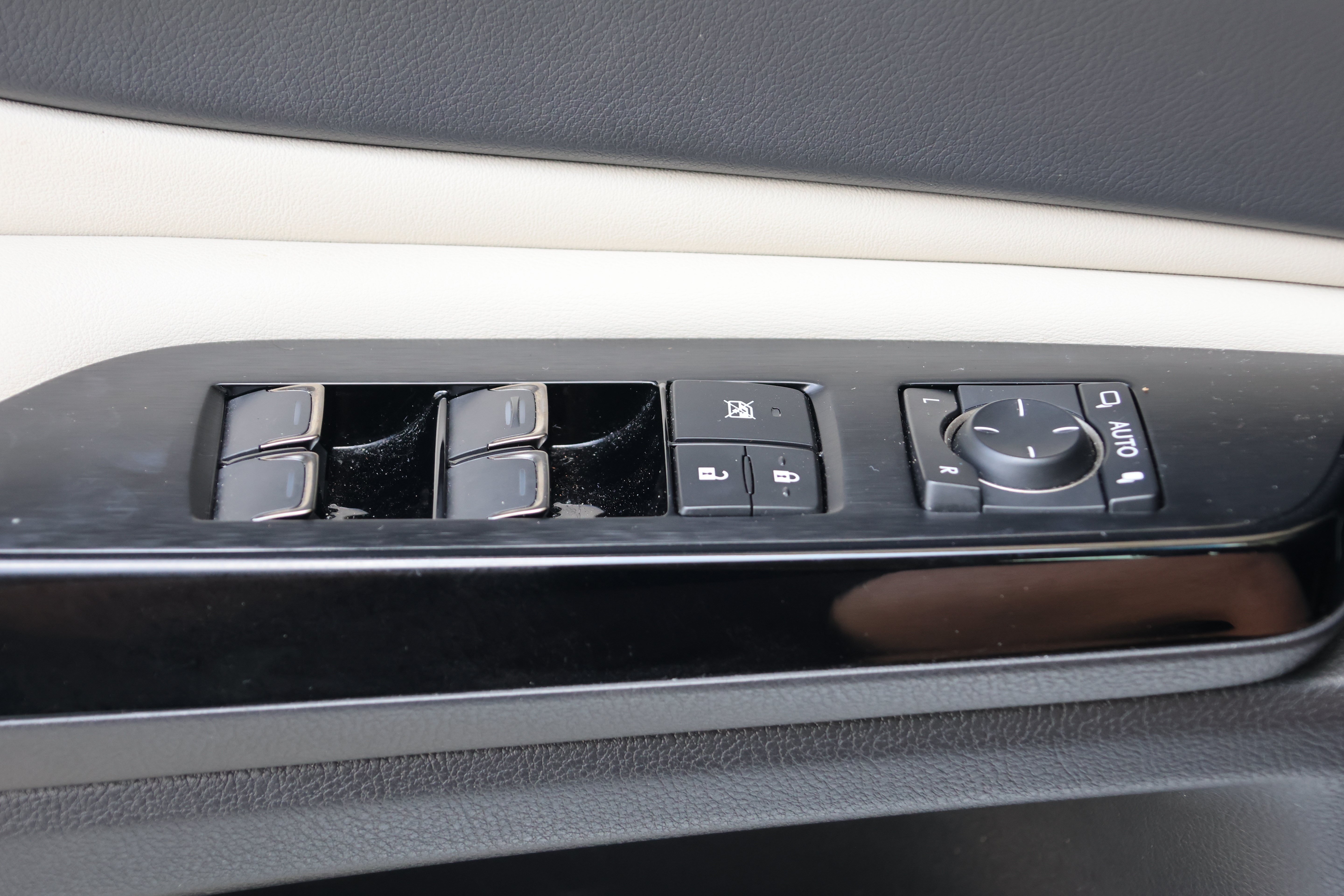 Used 2024 Lexus ES 350 w/ Premium Package FWD image 14