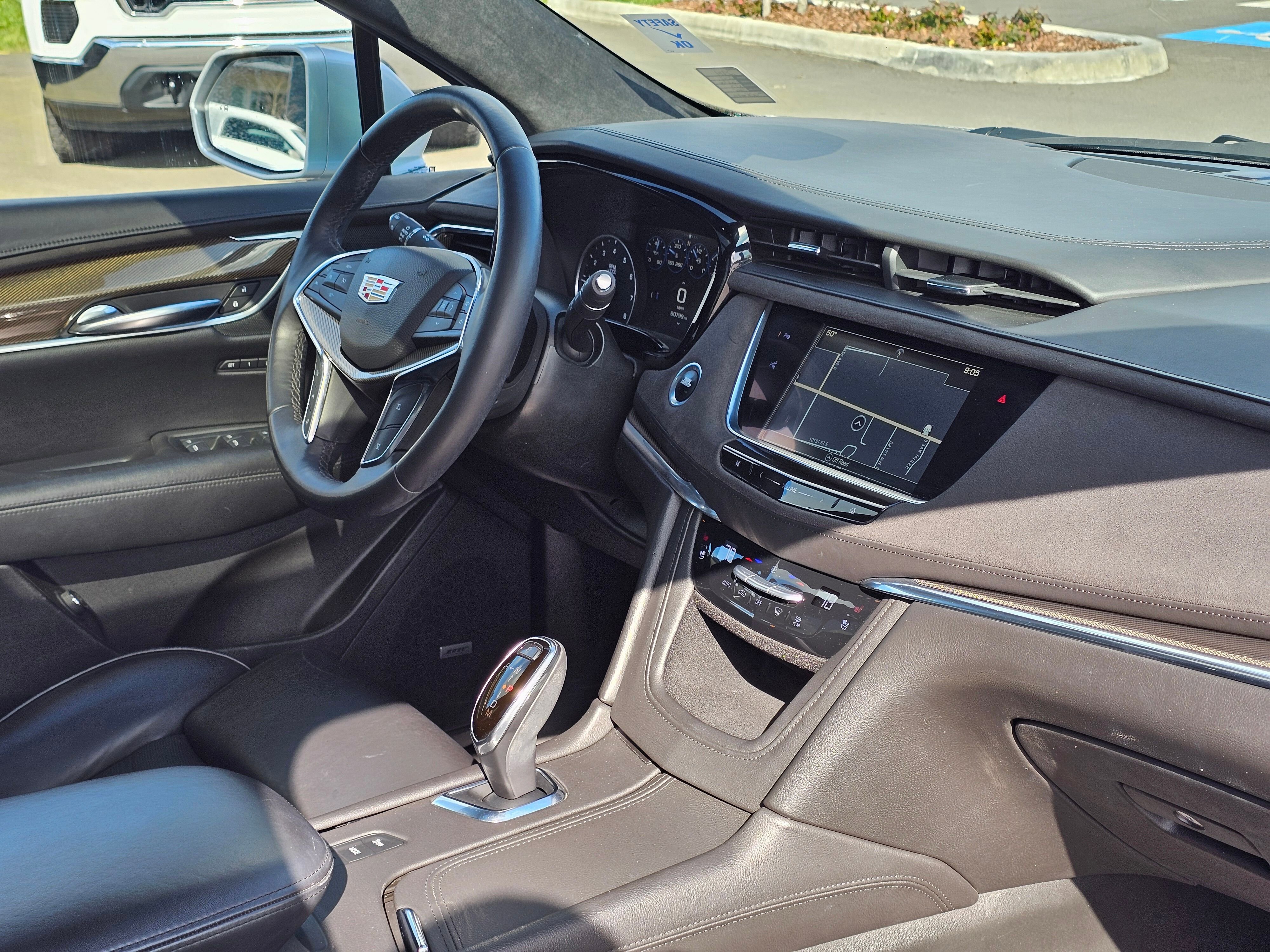 Used 2017 Cadillac XT5 Platinum w/ Driver Assist Package image 34