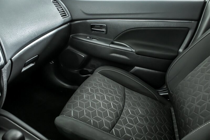 Used 2020 Mitsubishi Outlander Sport ES FWD image 31