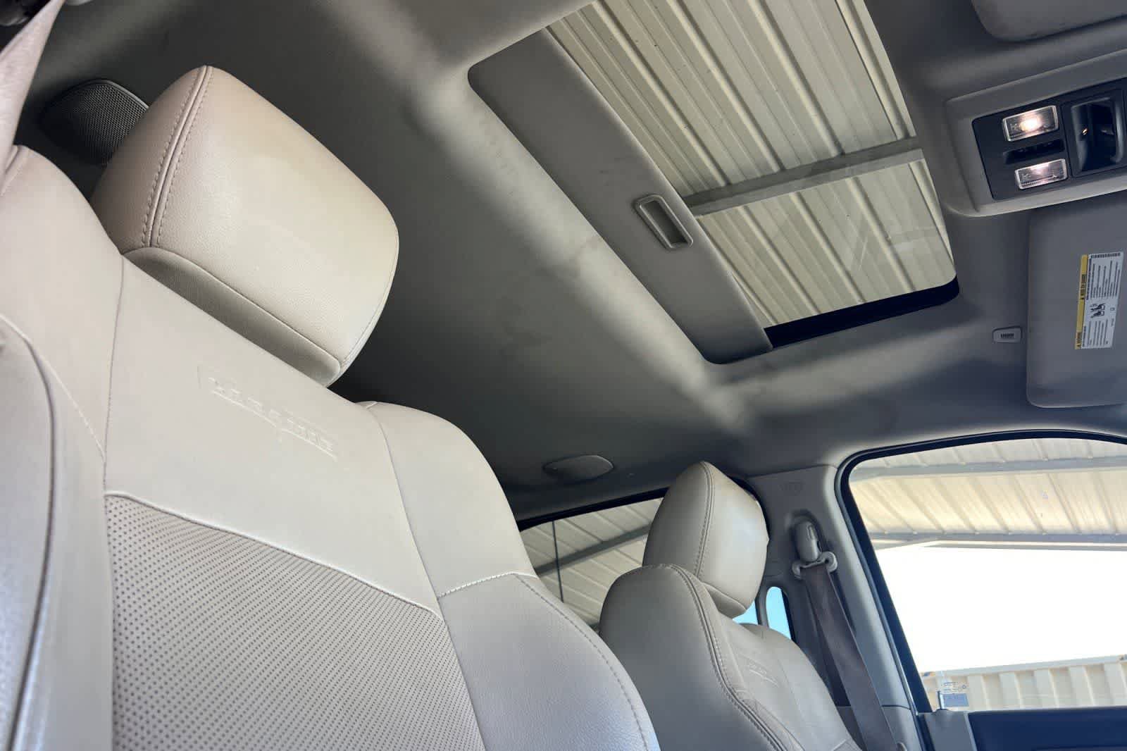 Used 2017 RAM 1500 Laramie w/ Convenience Group AWD/4WD image 18