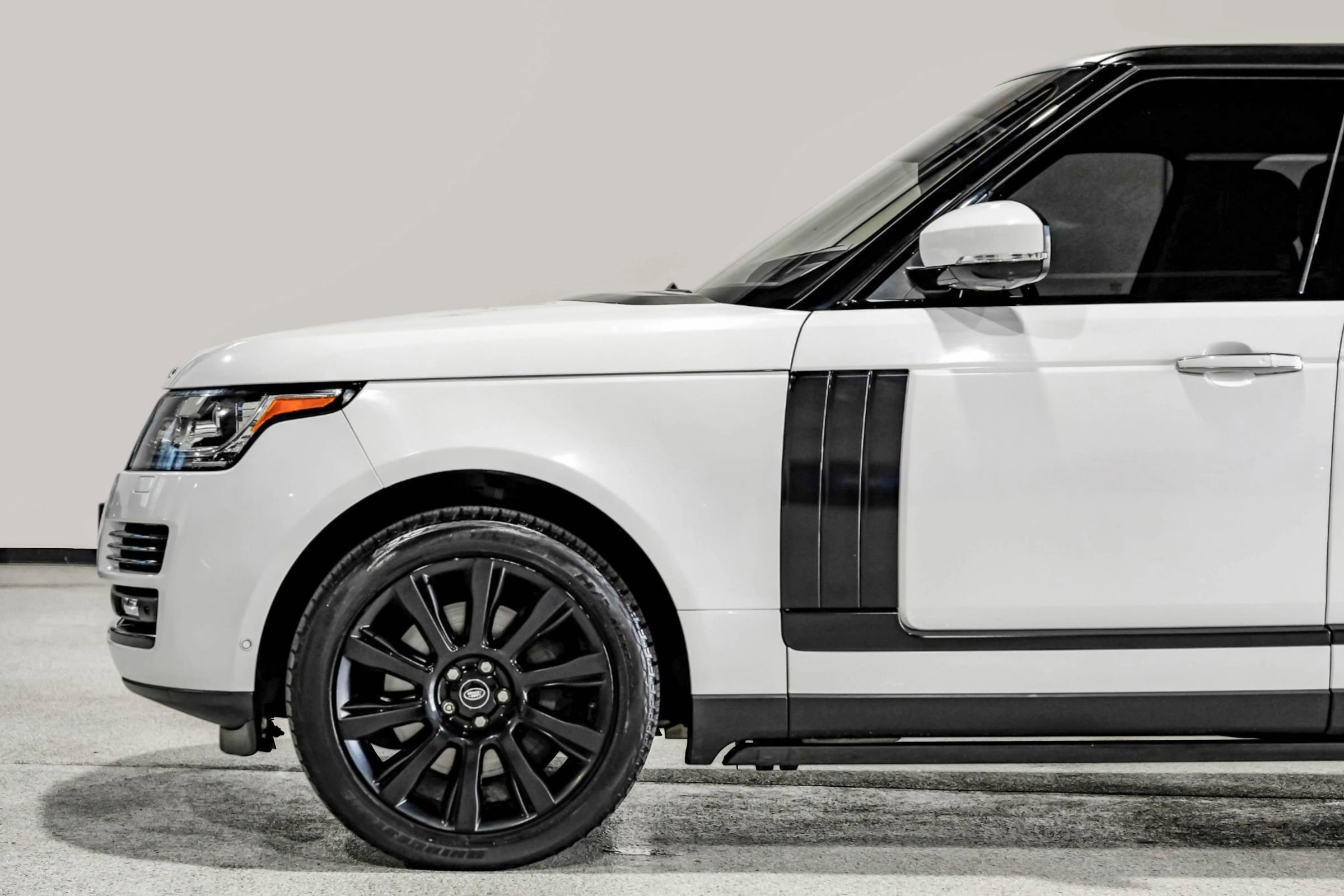 Used 2016 Land Rover Range Rover Autobiography image 13