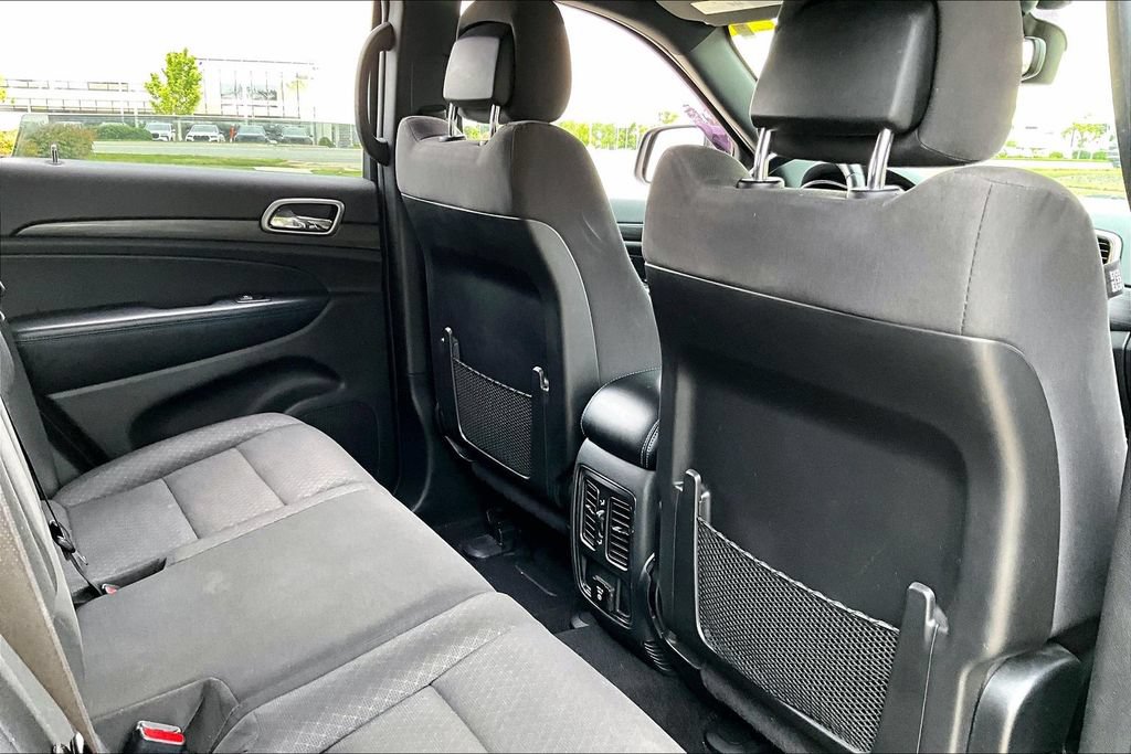Used 2019 Jeep Grand Cherokee Laredo AWD/4WD image 28