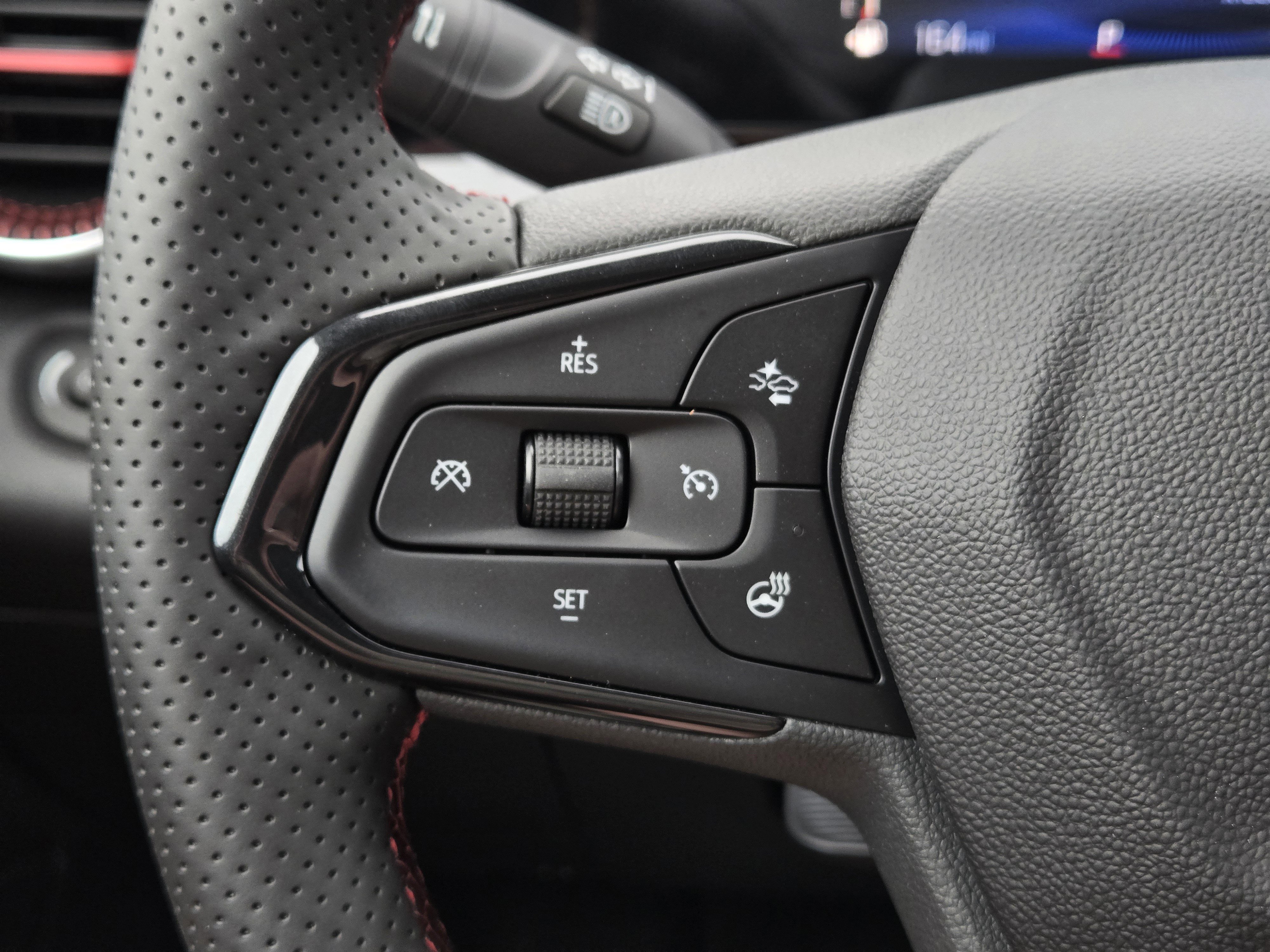 New 2026 Chevrolet Trax RS w/ Driver Confidence Package image 8