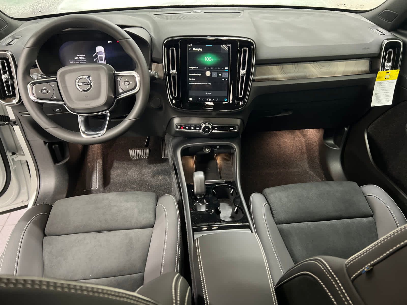 New 2024 Volvo XC40 Recharge Plus image 8
