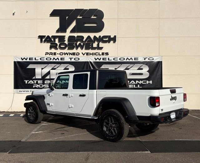 Used 2025 Jeep Gladiator Sport image 8