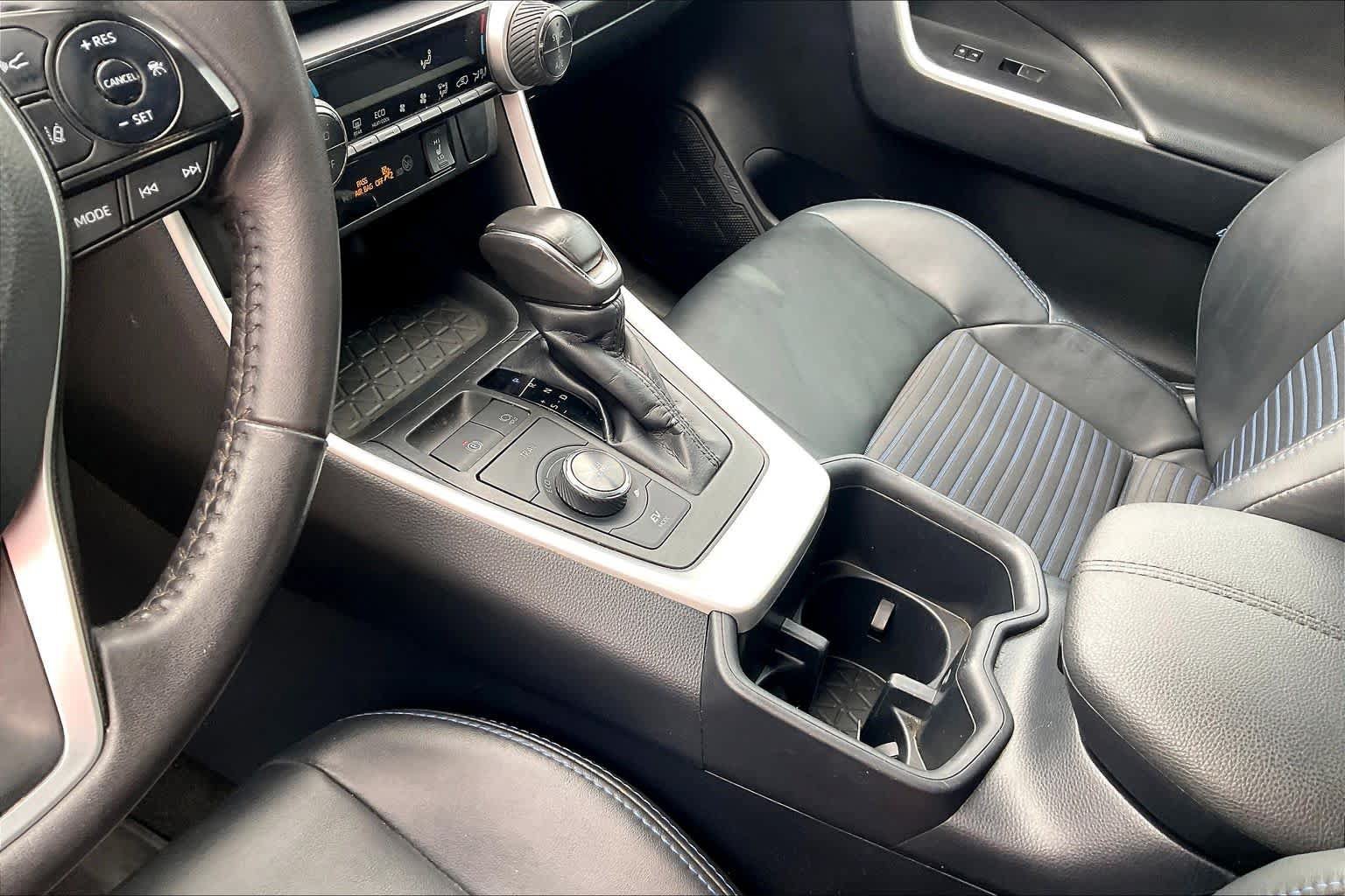 Used 2025 Toyota RAV4 XSE AWD/4WD image 16