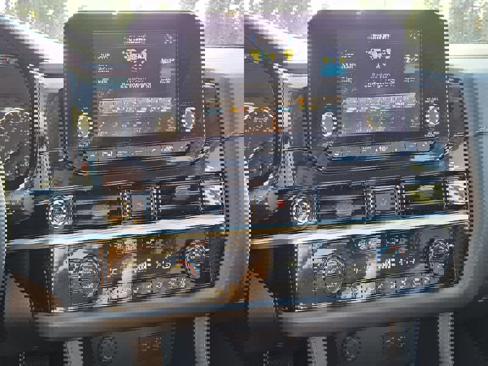 Used 2022 Nissan Pathfinder SV w/ SV Black Package image 8