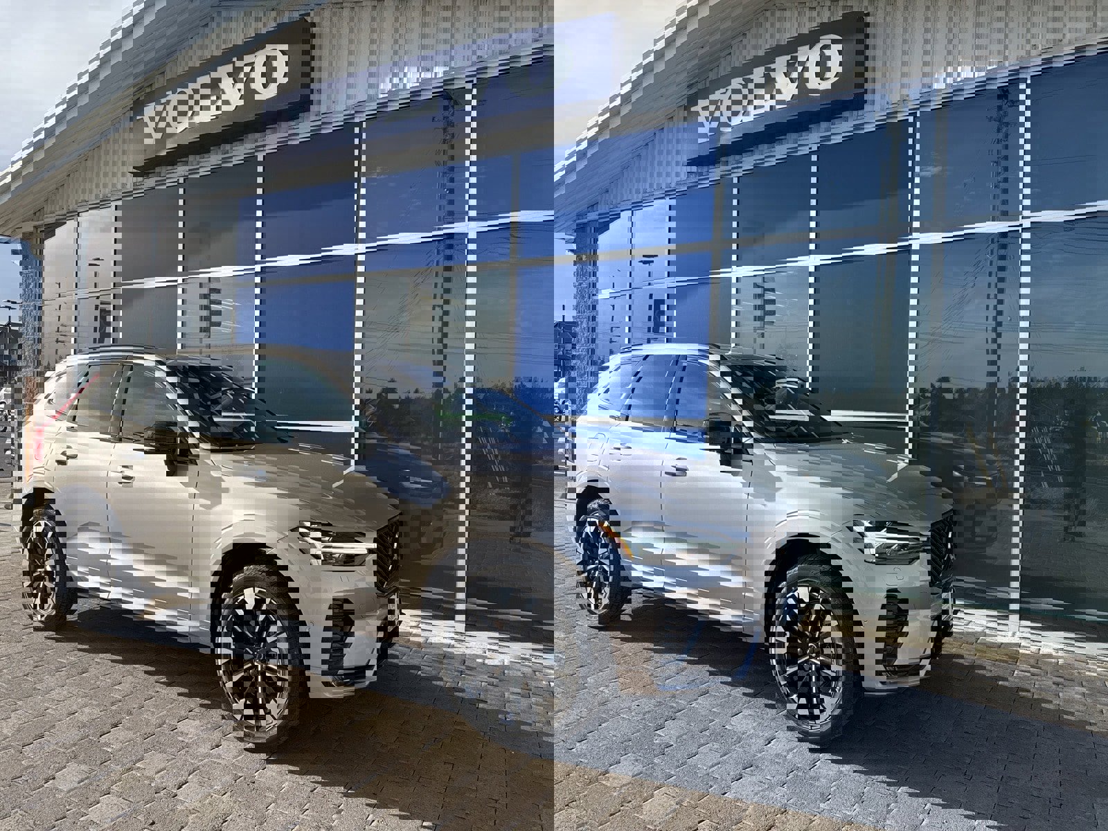 New 2026 Volvo XC60 B5 Plus w/ Protection Package Premier