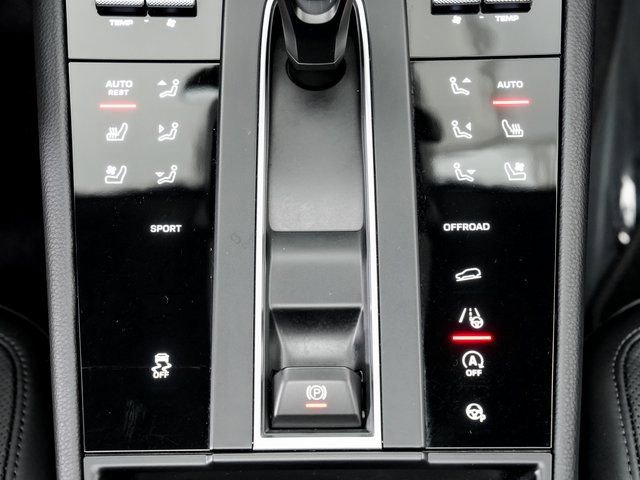 Used 2023 Porsche Macan Turbo image 21