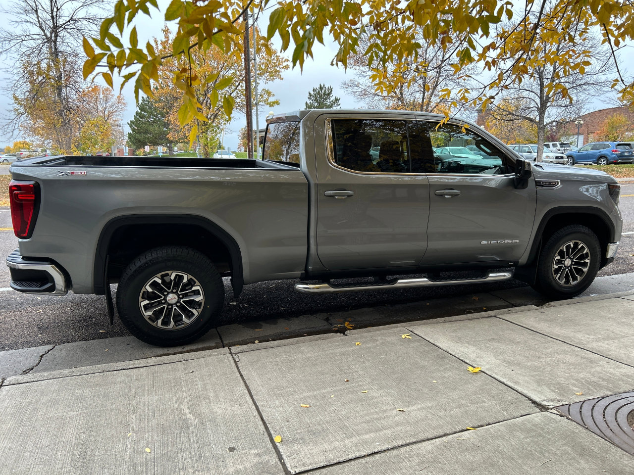Used 2023 GMC Sierra 1500 SLE w/ X31 Off-Road Package image 2