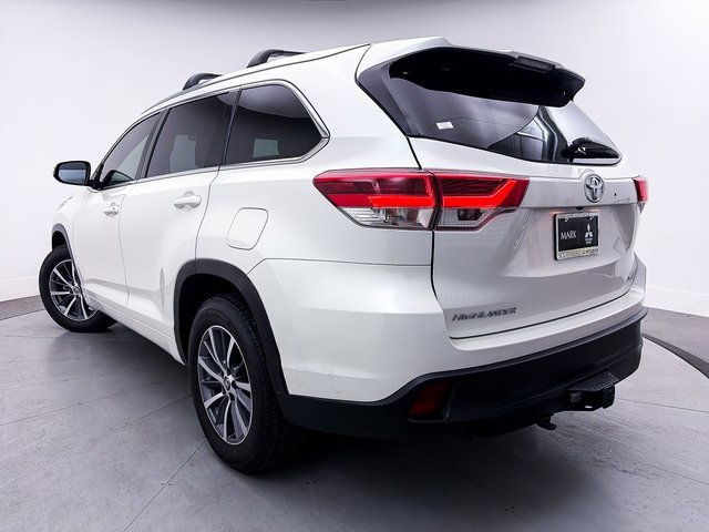 Used 2018 Toyota Highlander XLE image 2