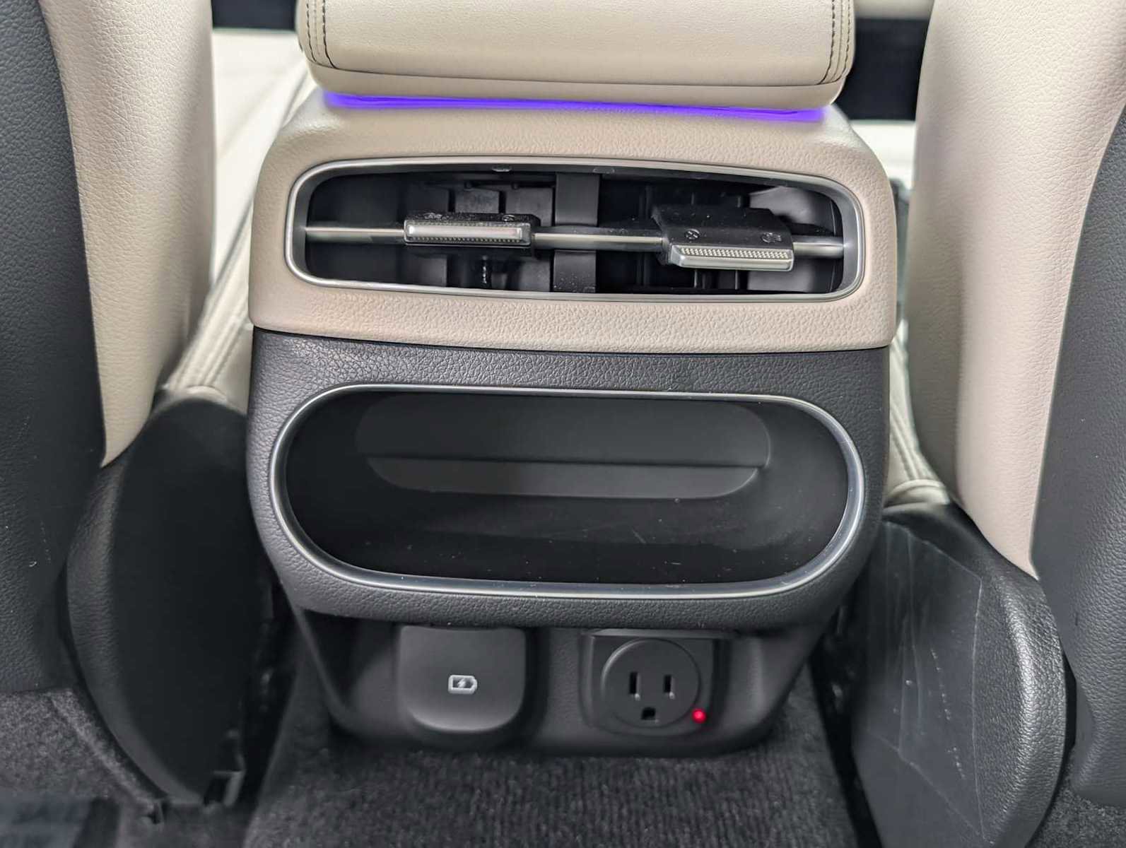 Used 2022 Genesis GV70 2.5T w/ Advanced Package image 31