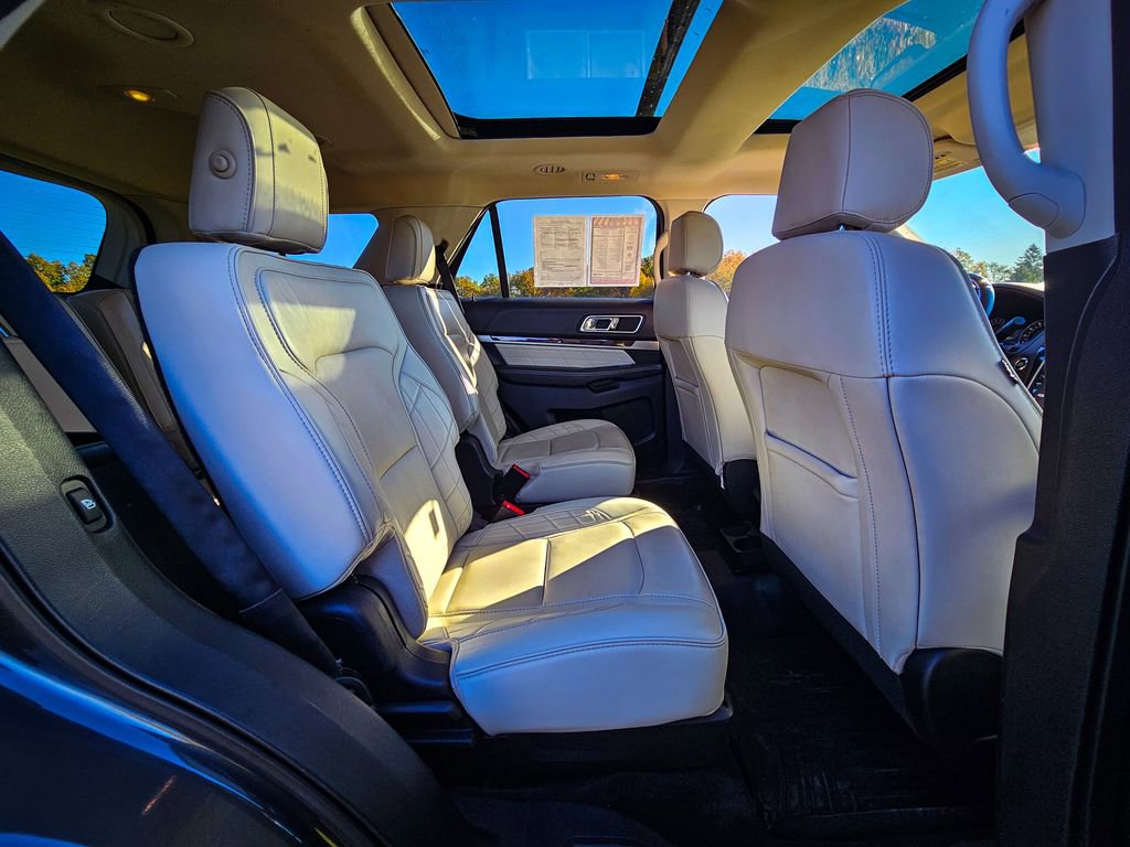 Used 2017 Ford Explorer Platinum image 46