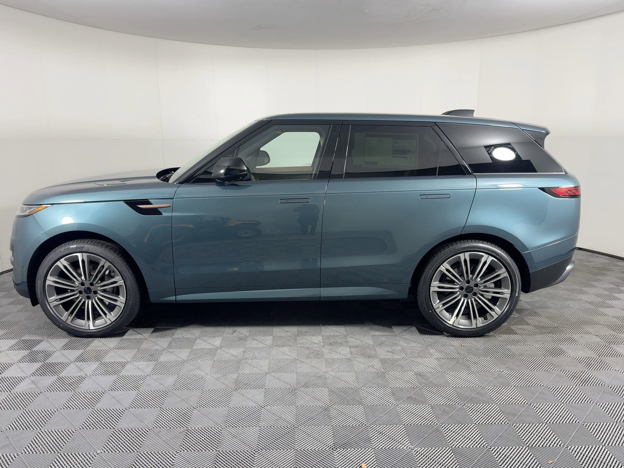 New 2026 Land Rover Range Rover Sport SE image 2