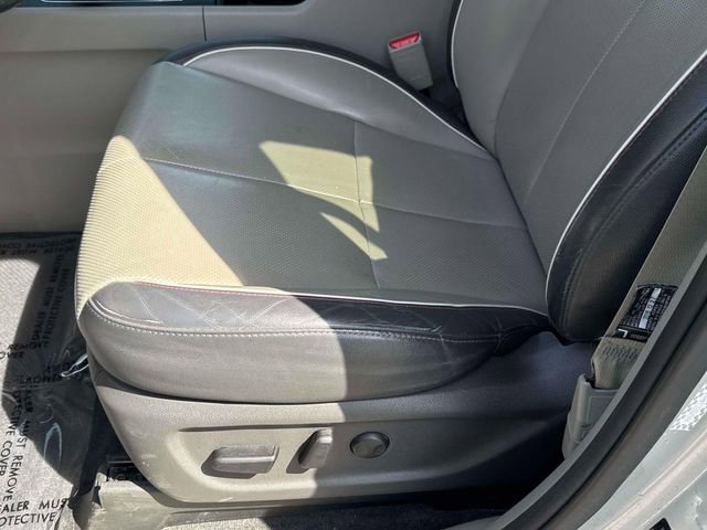 Used 2017 Kia Sedona LX w/ LX Essentials Premium Package image 16