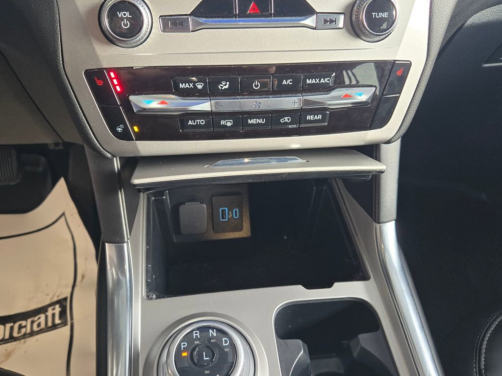 Used 2022 Ford Explorer XLT w/ Equipment Group 202A image 19