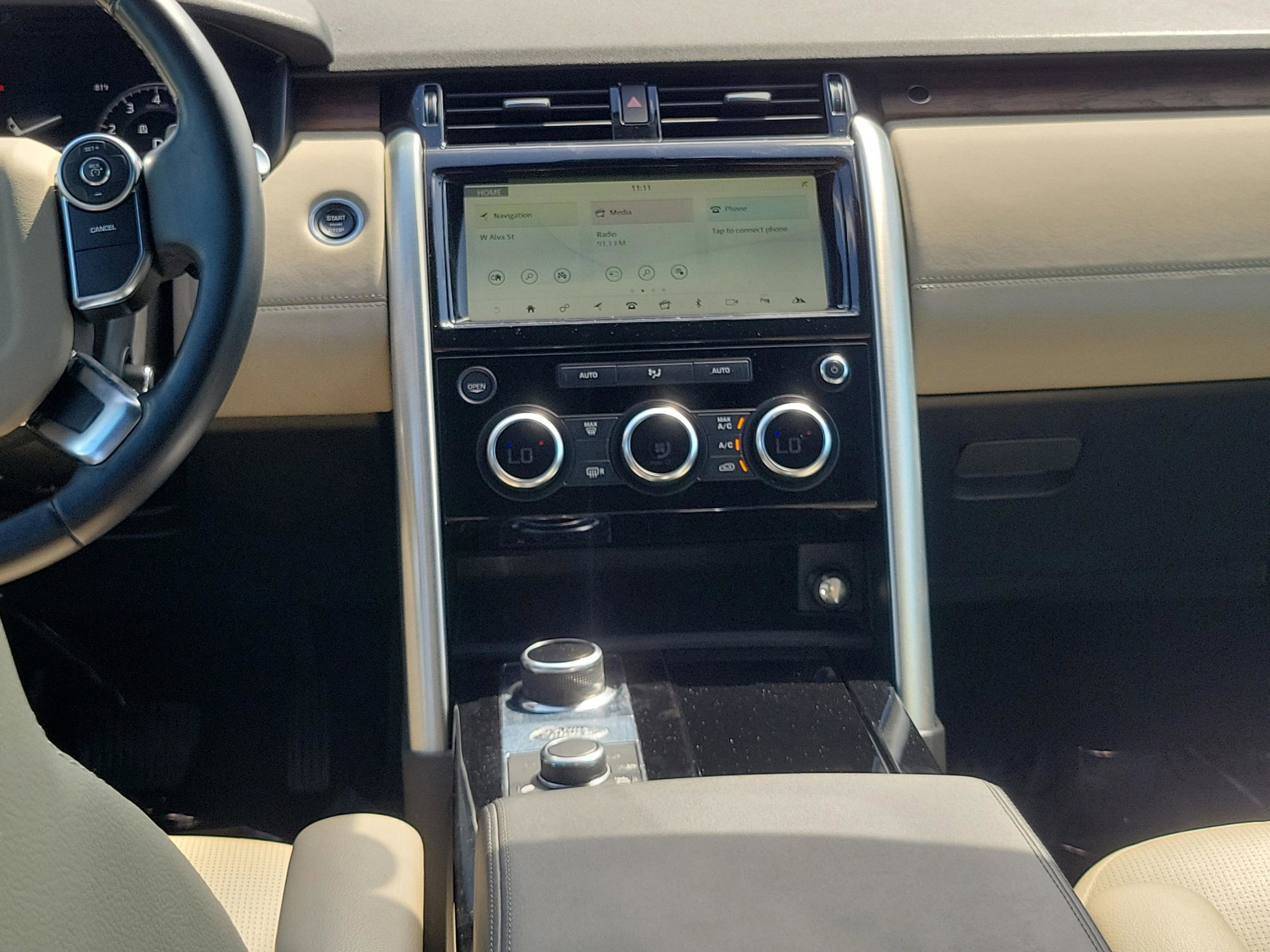 Used 2018 Land Rover Discovery HSE image 6