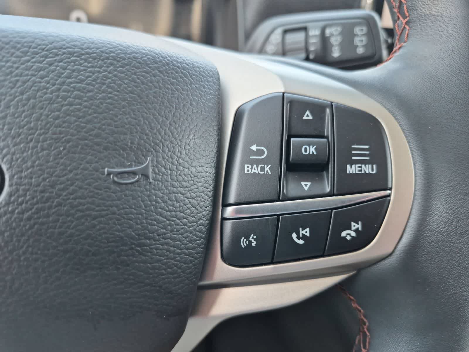 Used 2025 Ford Explorer Active AWD/4WD image 23