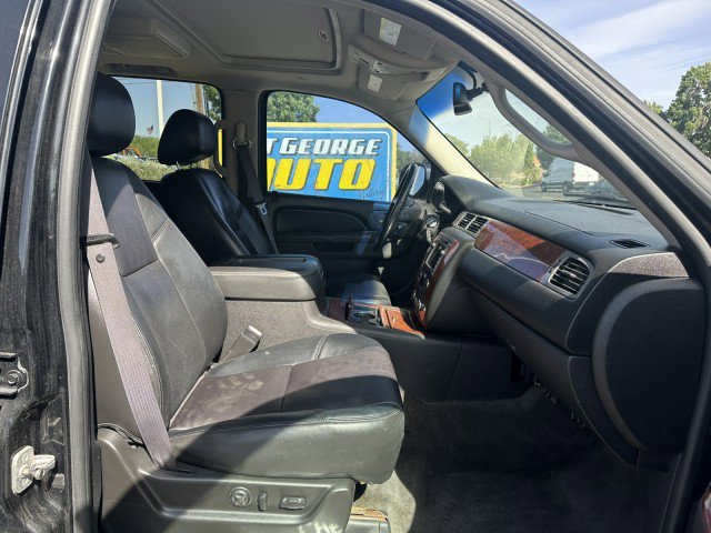 Used 2011 Chevrolet Suburban LTZ RWD image 23