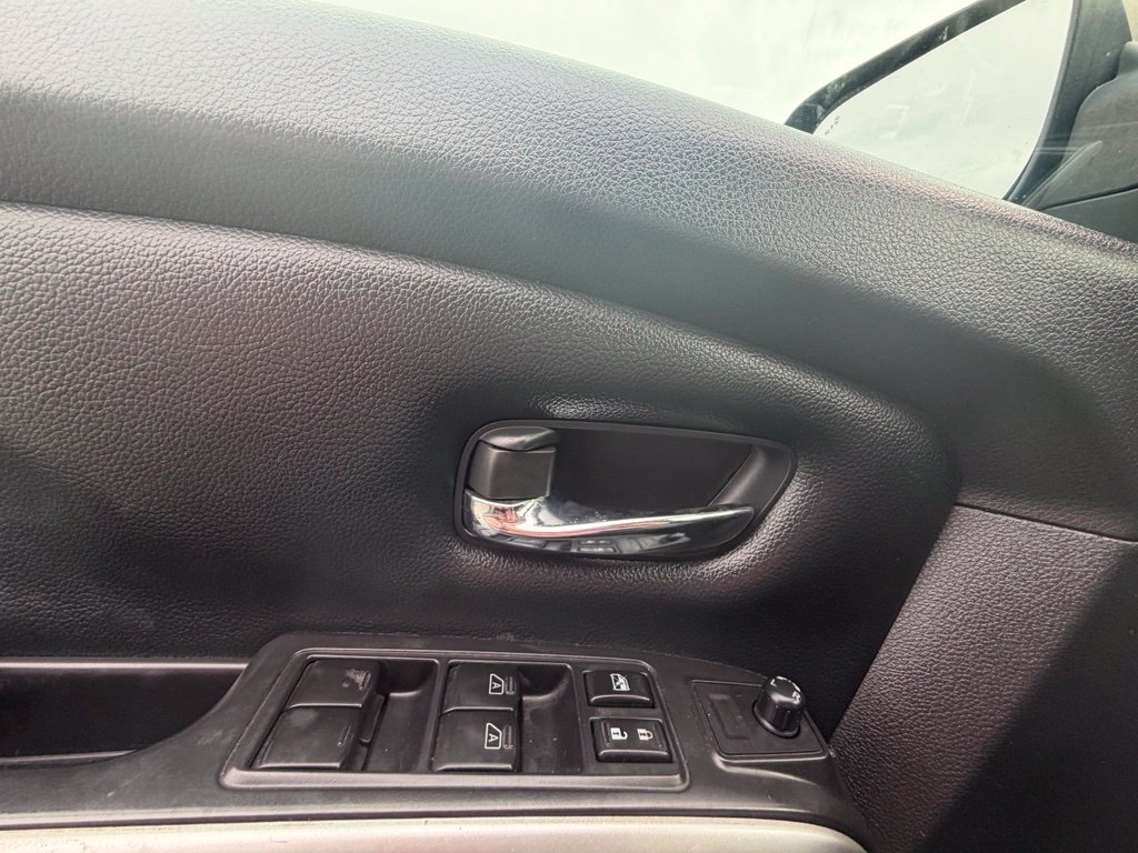 Used 2021 Nissan Titan SV w/ SV Convenience Package RWD image 50
