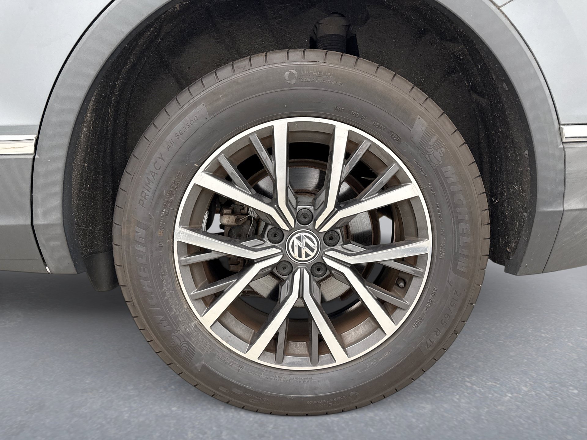 Used 2018 Volkswagen Tiguan SEL AWD/4WD image 13