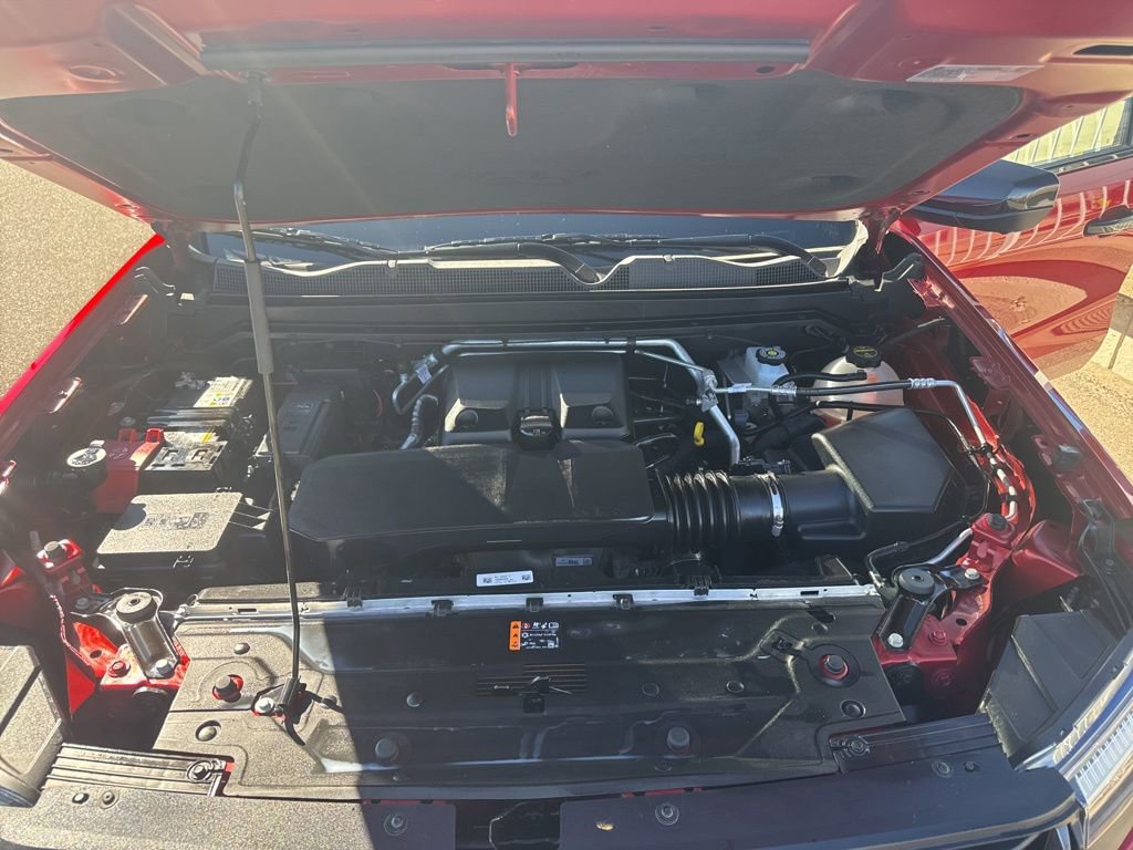 Certified 2025 GMC Canyon AT4 w/ AT4X AEV Edition image 17