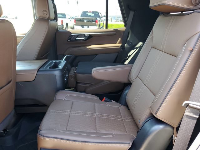 Used 2025 Chevrolet Tahoe High Country AWD/4WD image 12