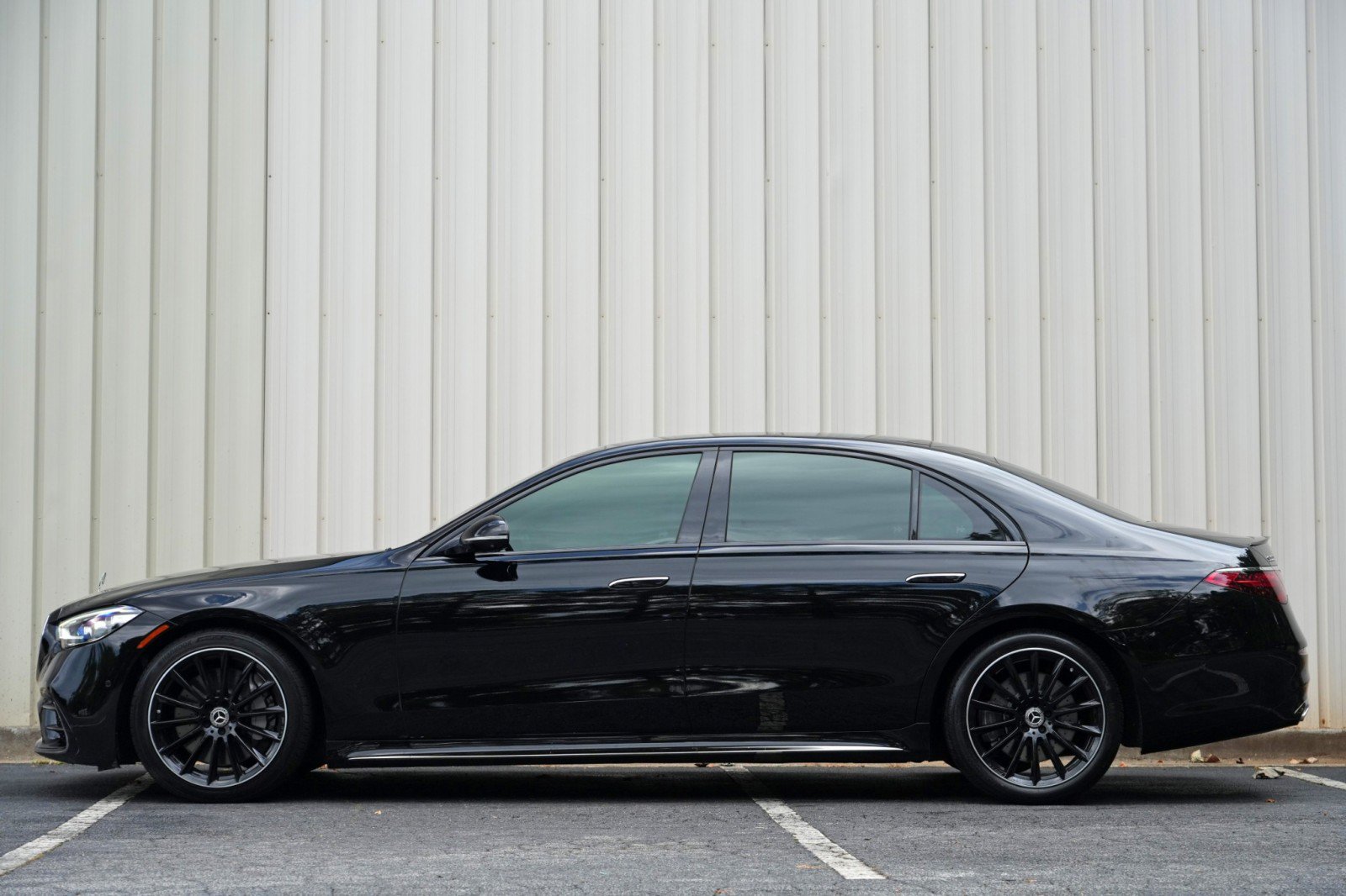 Used 2023 Mercedes-Benz S 500 4MATIC w/ AMG Line image 9