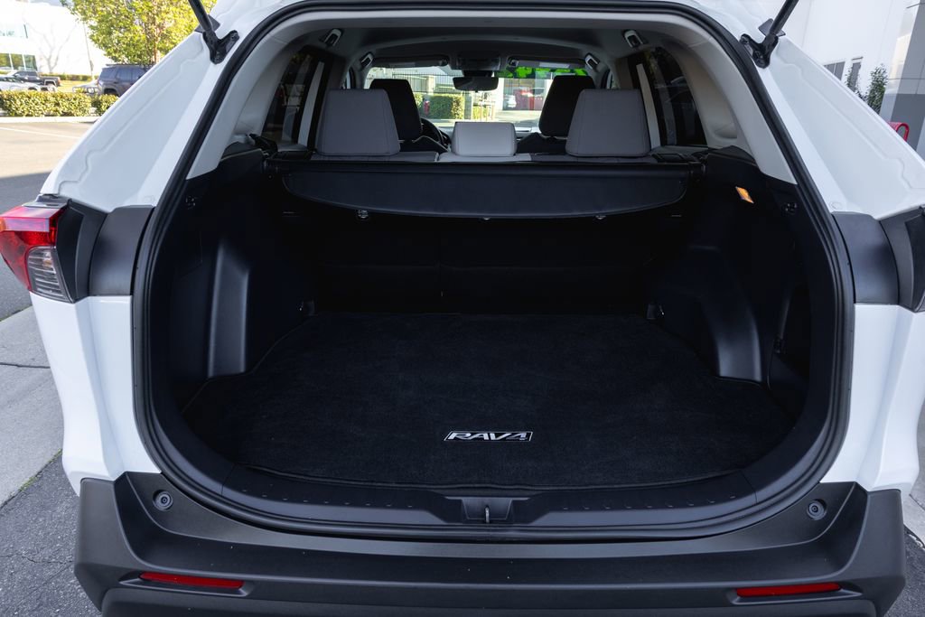 Used 2021 Toyota RAV4 XLE w/ Carpet Mat Package (TMS) image 8