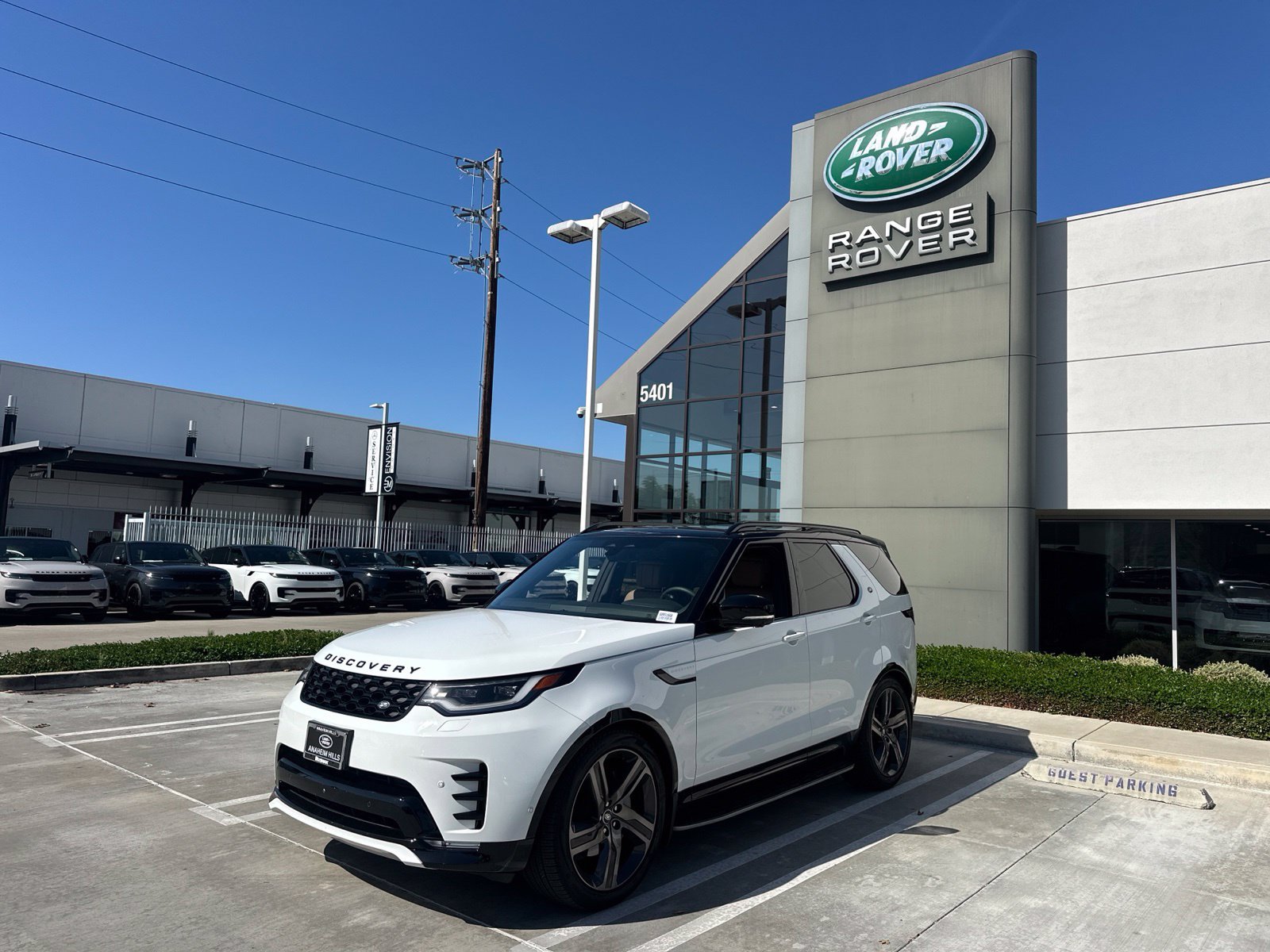 Certified 2026 Land Rover Discovery Dynamic SE AWD/4WD image 1