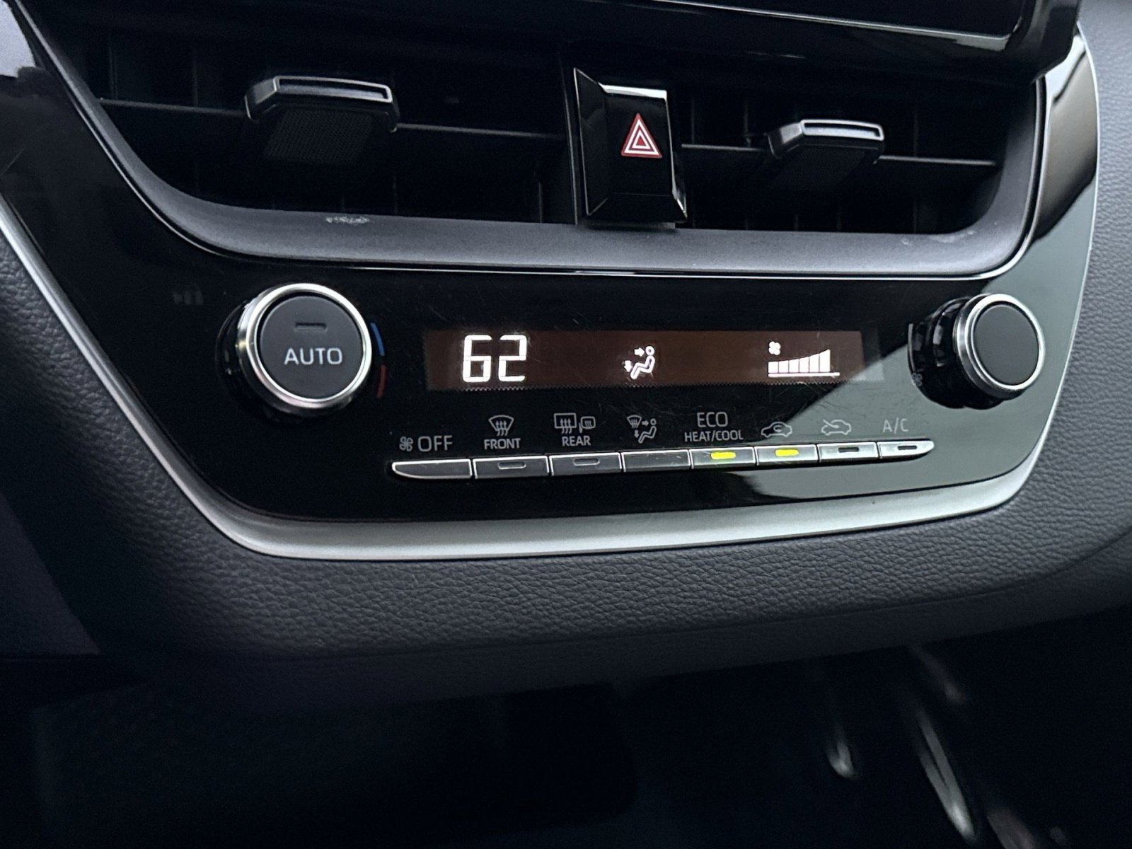 Used 2025 Toyota Corolla LE w/ Convenience Package image 16