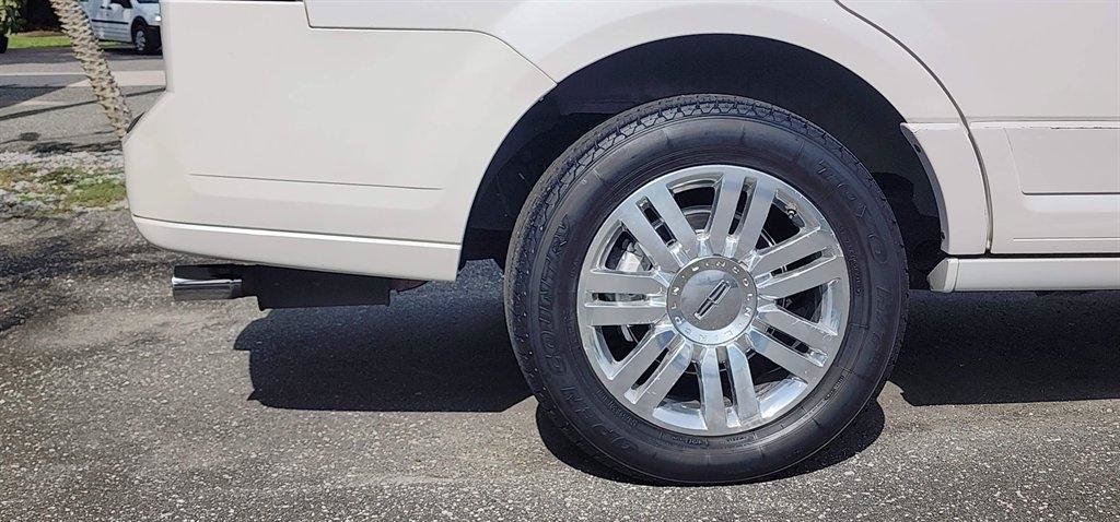Used 2012 Lincoln Navigator 2WD image 12