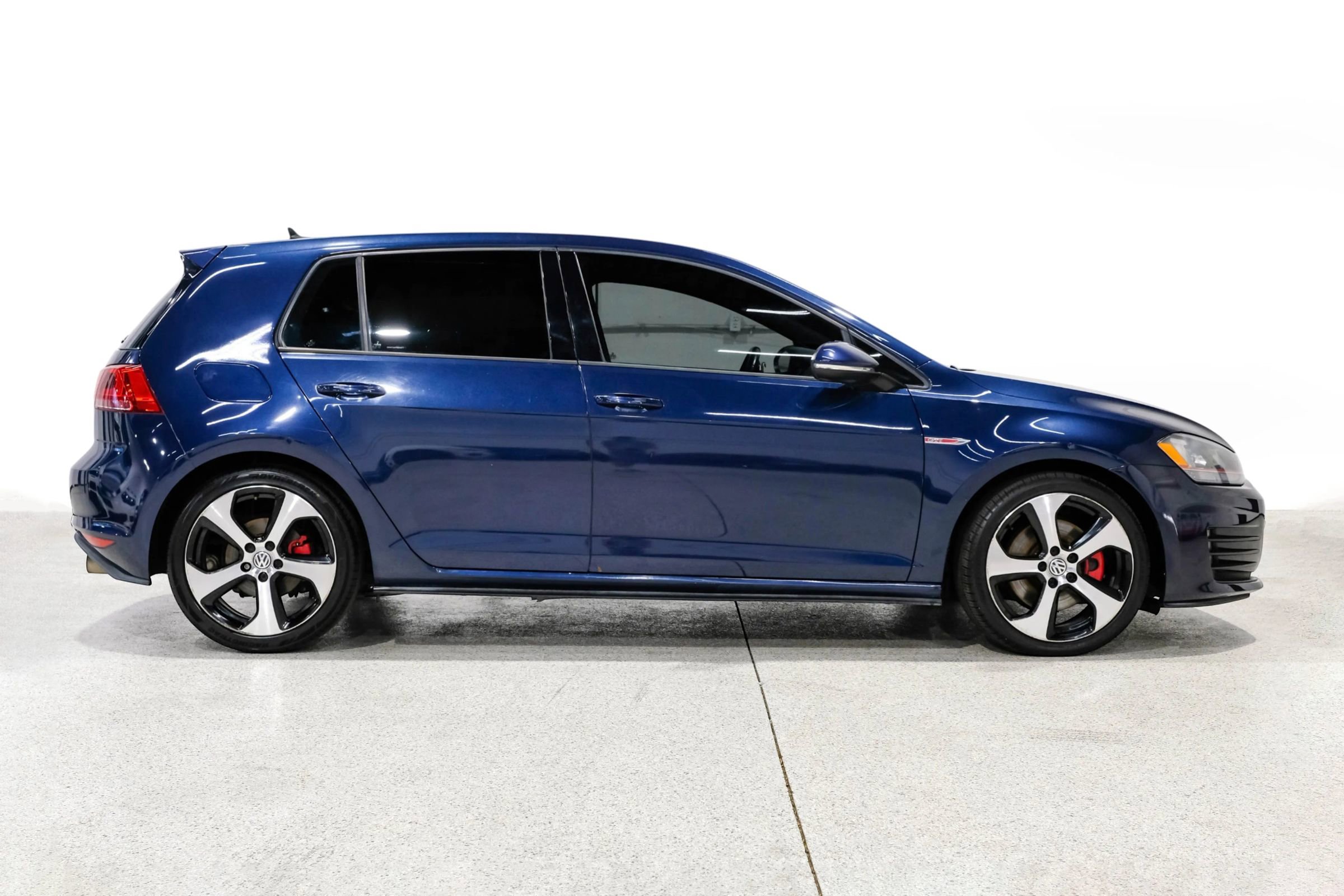 Used 2015 Volkswagen GTI SE FWD image 5