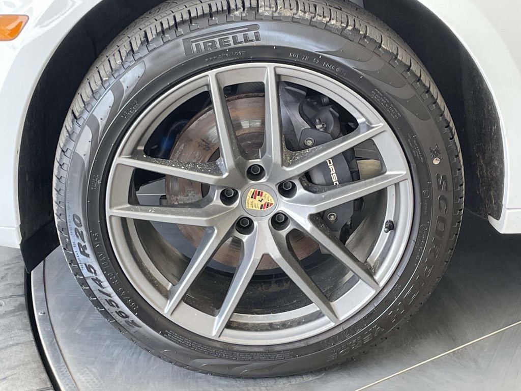 Certified 2025 Porsche Macan Turbo AWD/4WD image 11