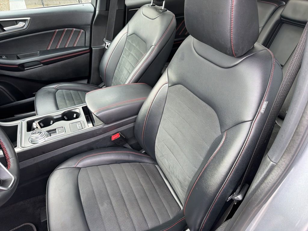 Used 2022 Ford Edge ST-Line w/ Class II Trailer Tow Package image 10