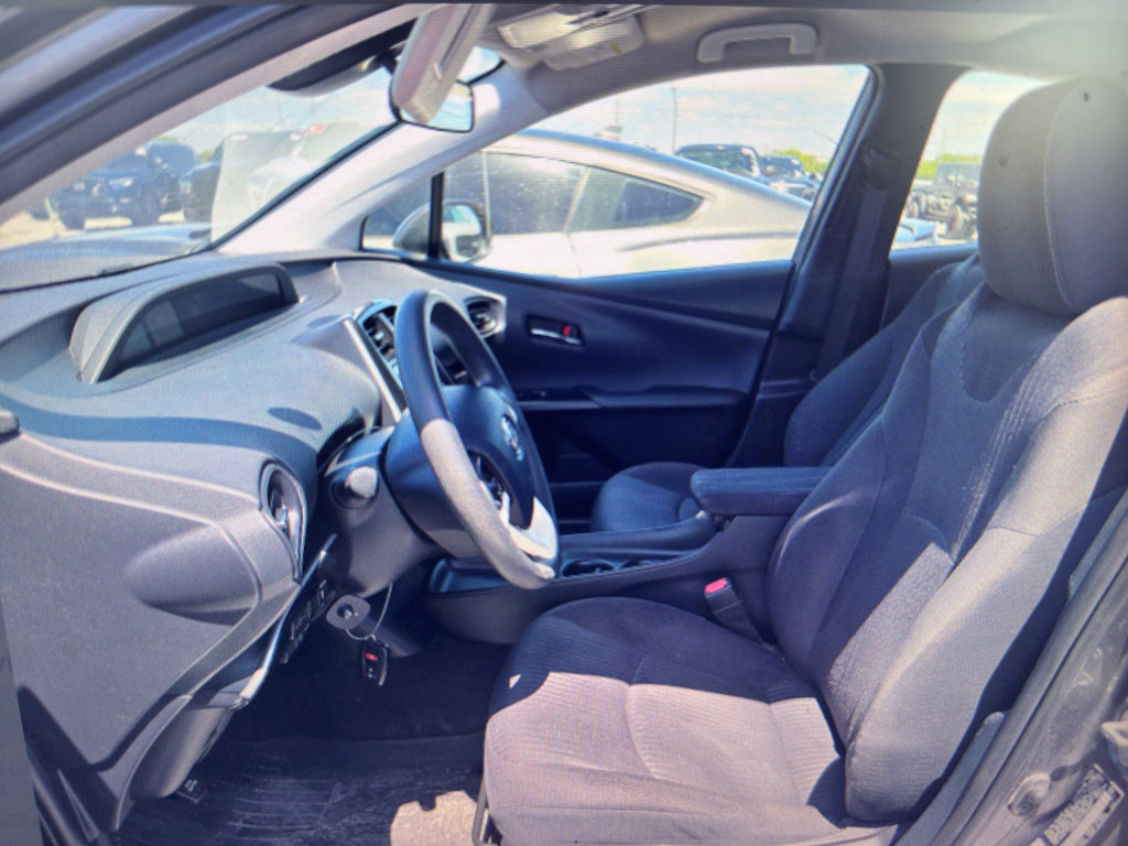 Used 2018 Toyota Prius One FWD image 3