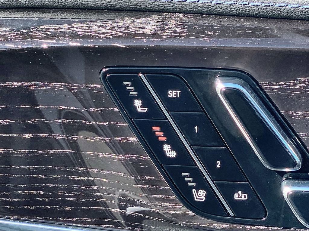 Used 2026 Cadillac Escalade IQL Luxury image 21