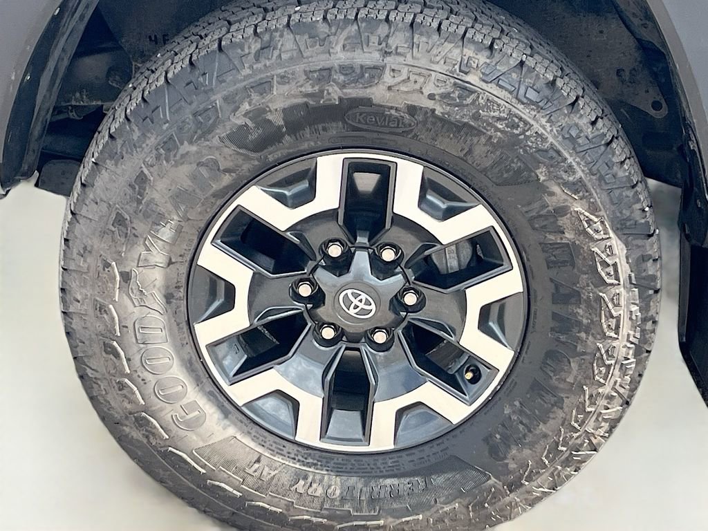 Used 2022 Toyota Tacoma TRD Off-Road w/ Technology Package image 29