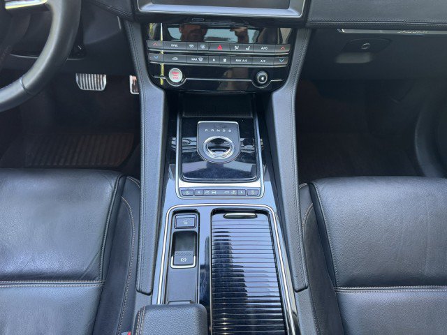 Used 2019 Jaguar F-PACE Prestige AWD/4WD image 33