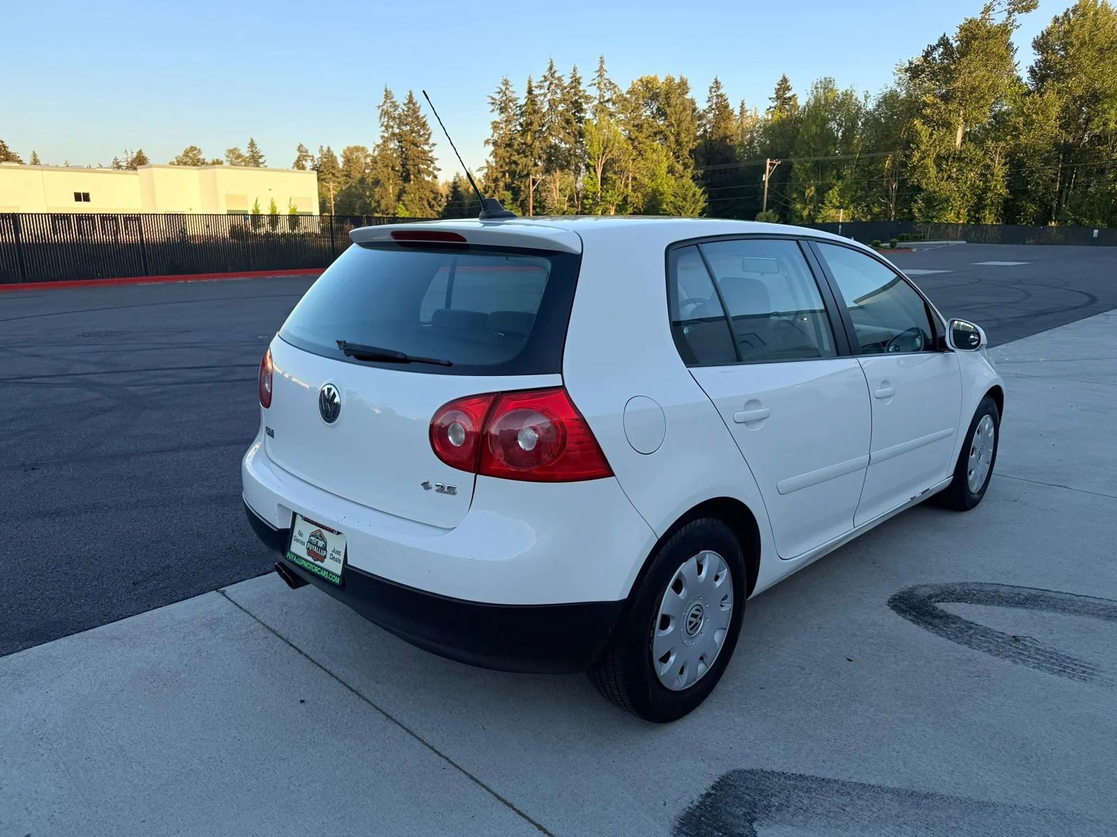 Used 2008 Volkswagen Rabbit 4-Door FWD image 5