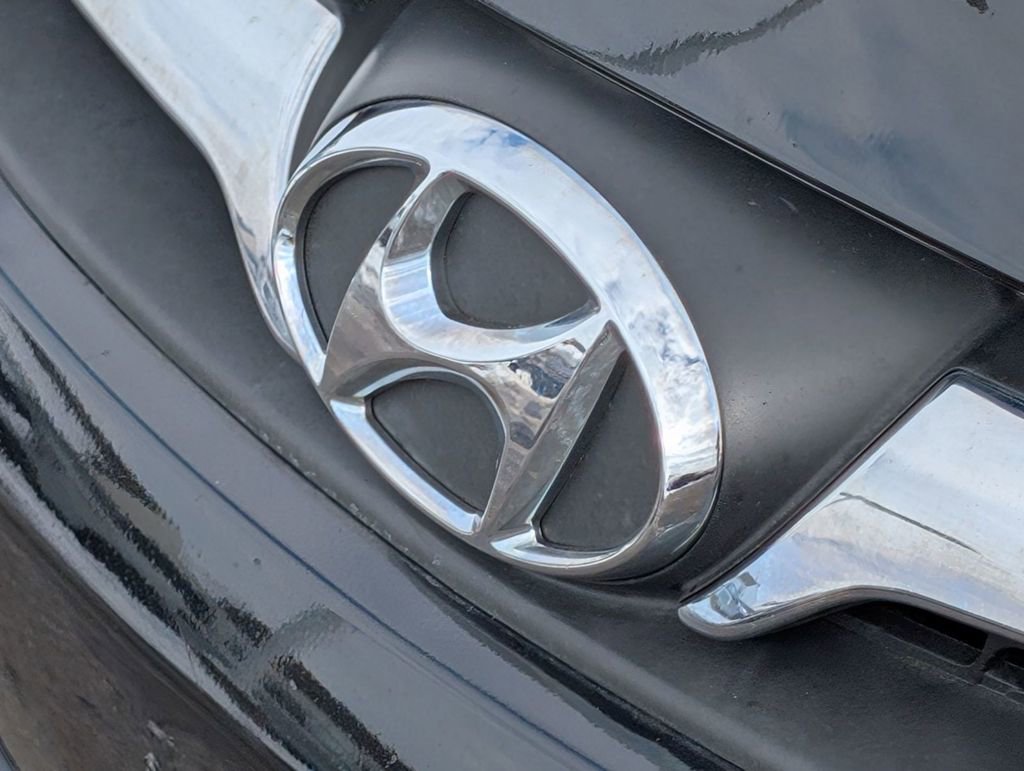 Used 2013 Hyundai Accent SE image 10