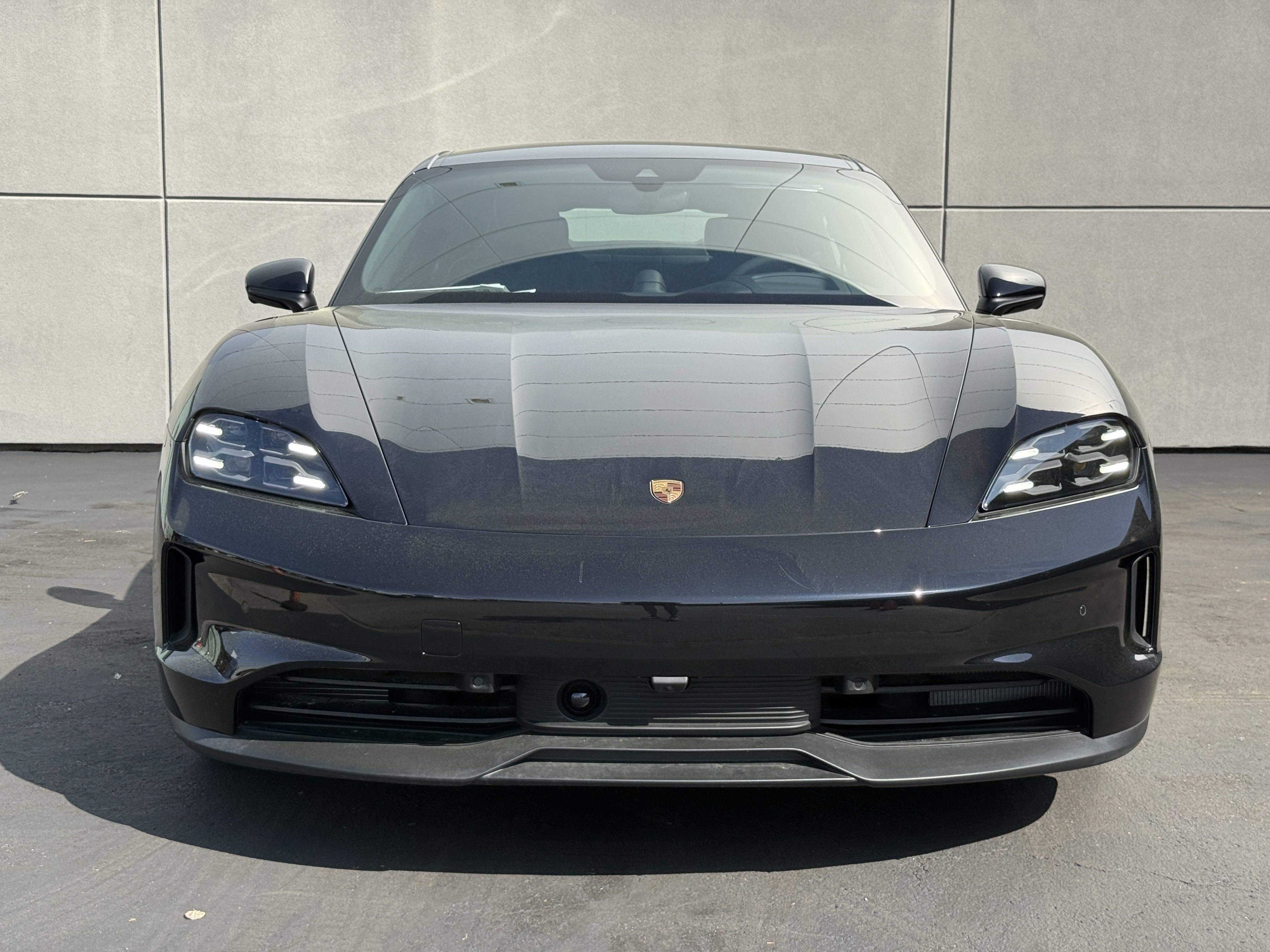 Used 2025 Porsche Taycan image 10