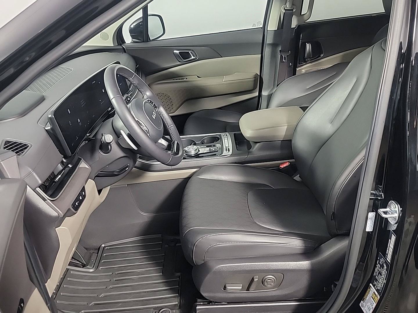 Used 2025 Kia Carnival SX FWD image 20