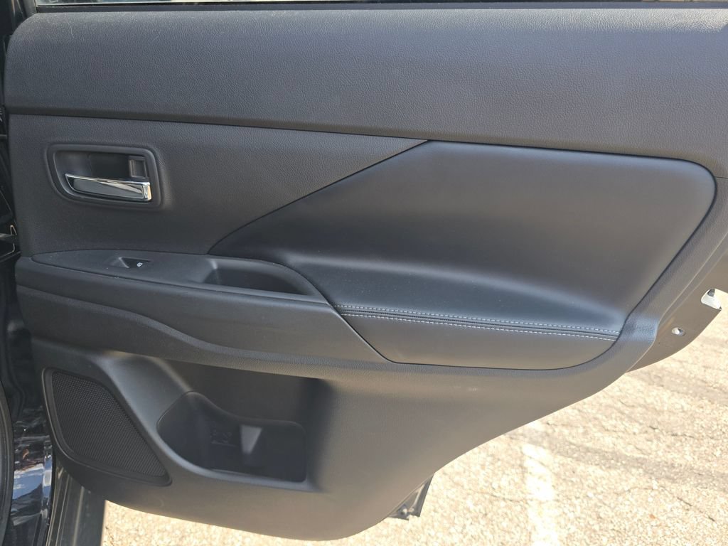 Used 2019 Mitsubishi Outlander AWD image 20