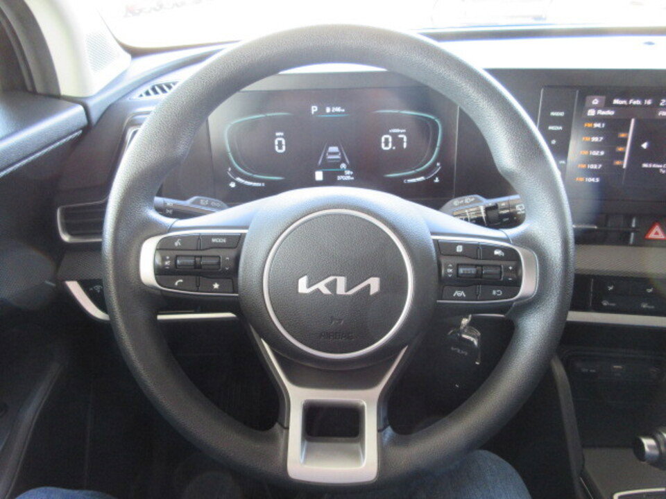 Used 2024 Kia Sportage LX image 15